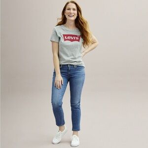 NWOT Levi’s Women’s Boyfriend Jeans